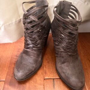 Brown booties barely worn clean home cowboy style